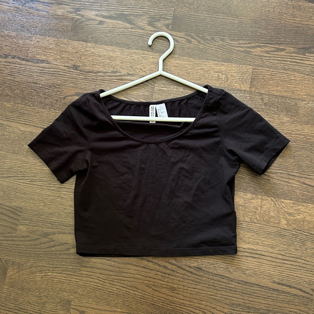 Black crop top from H&M